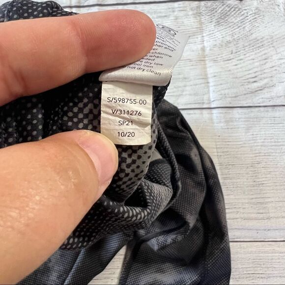 Athleta 598755 Ultimate Stash Pocket Printed Capri Black Print Women's Extra Sm - Picture 13 of 13